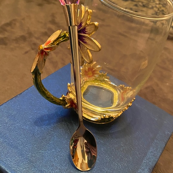💙 Beautiful Glass Teacup and Spoon 💙 - Picture 5 of 5